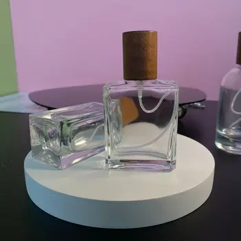 50ml Luksus Square Klaas Paksu Põhjaga Snap Spray Tühi Parfüümi Pudel on varustatud Puidust Kork Reisi Kosmeetika Mahuti